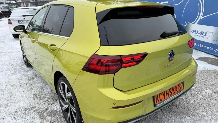 VOLKSWAGEN Golf -