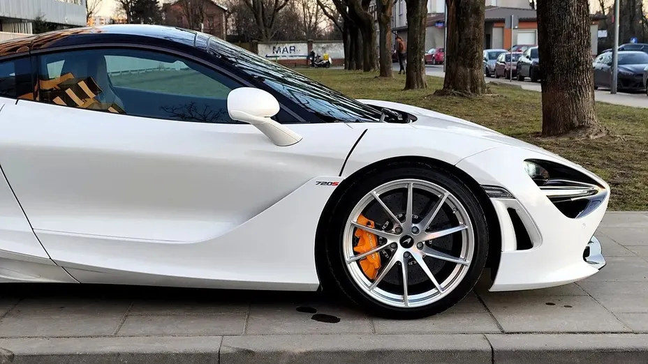 McLaren 720S Coupe -