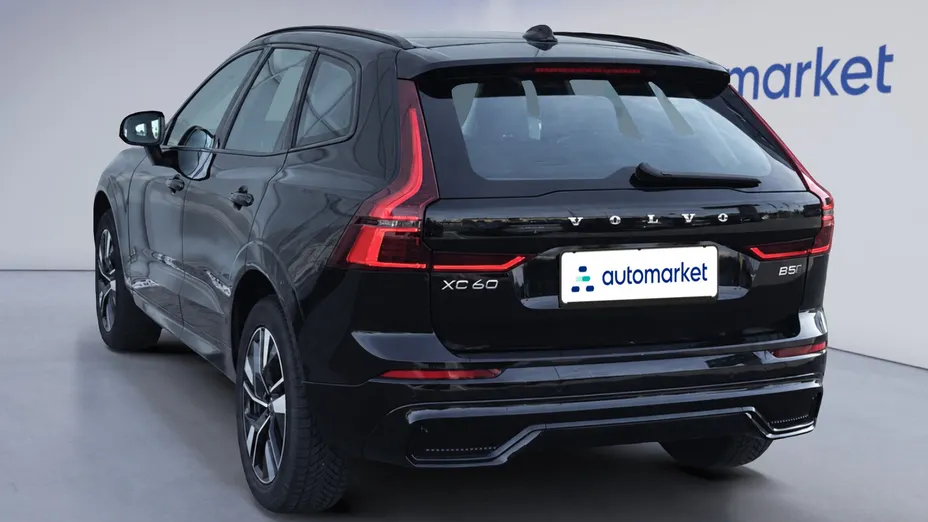 VOLVO XC60 XC60 B5 B AWD Plus Dark aut