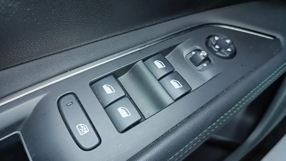 PEUGEOT 3008 3008 1.2 PureTech Allure S&S EAT8