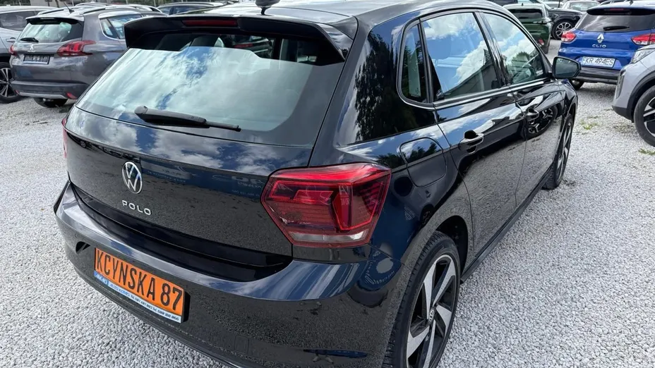 VOLKSWAGEN Polo -