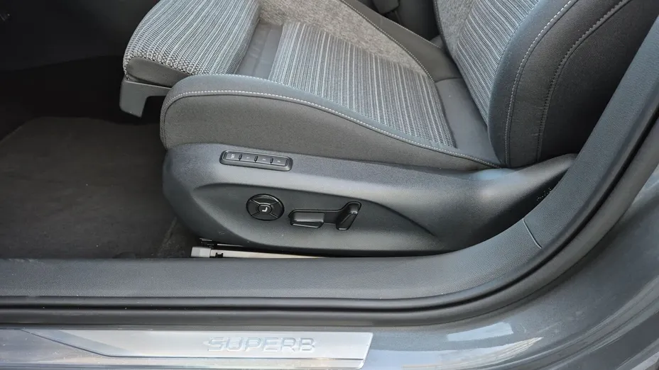 SKODA Superb Superb 2.0 TDI SCR Drive DSG Nowy