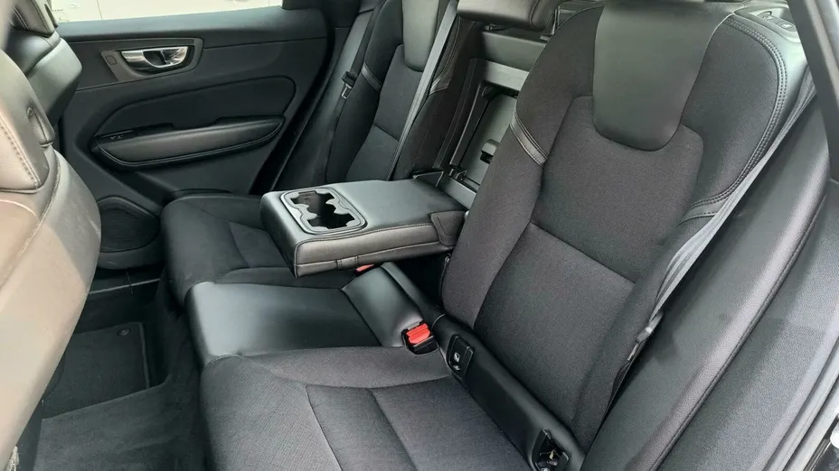 VOLVO XC60 XC60 T4 Momentum Pro aut