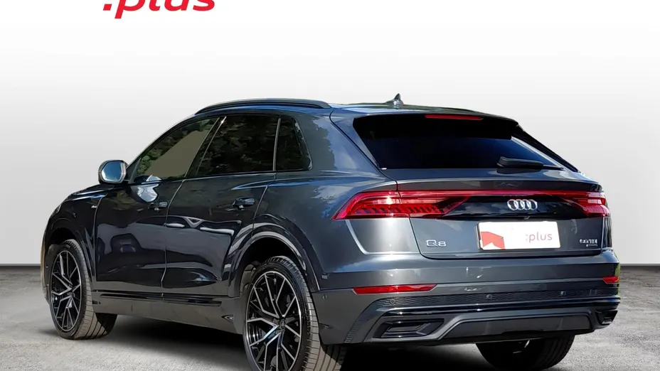 AUDI Q8 -