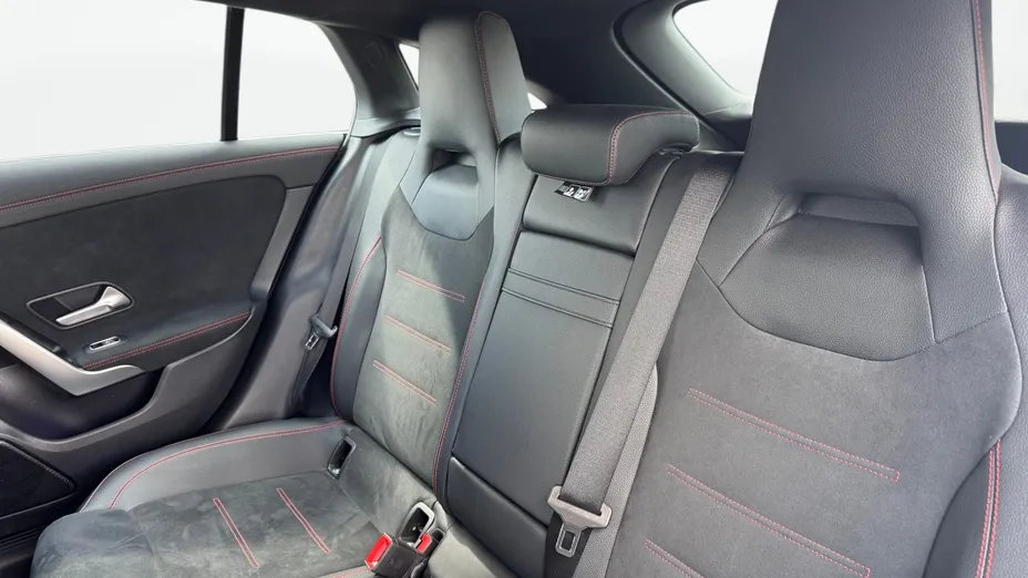 MERCEDES-BENZ CLA CLA 200 AMG Line 7G-DCT