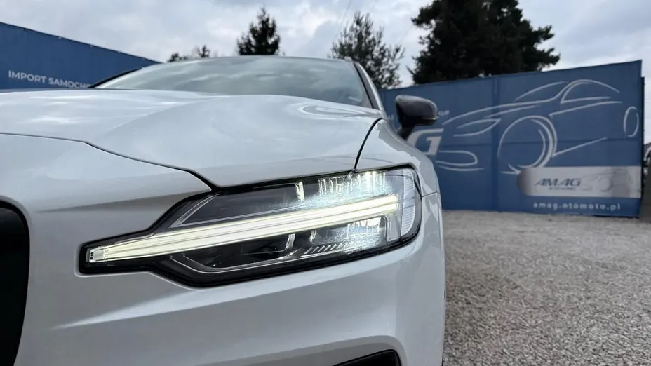 VOLVO V60 -
