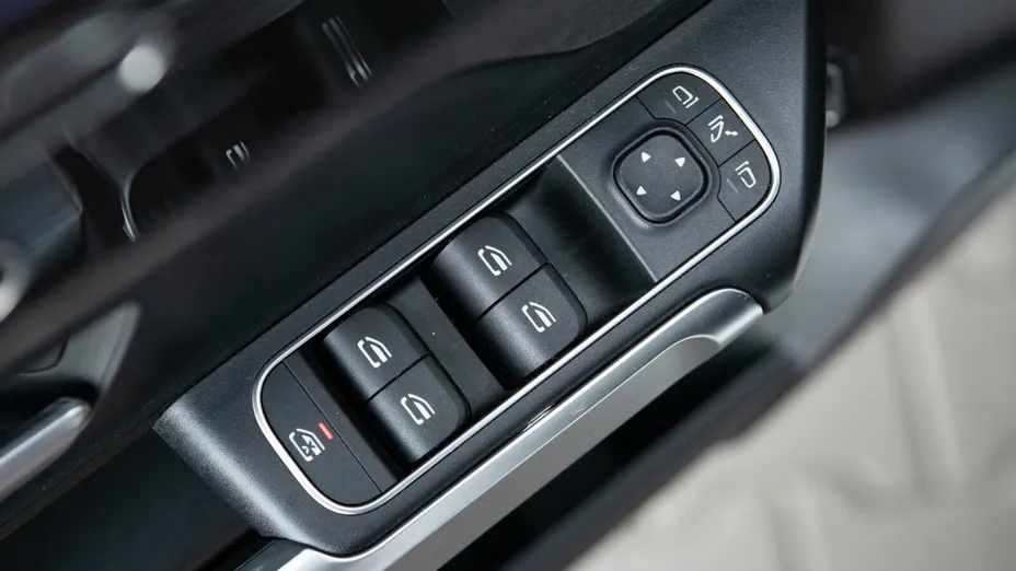 MERCEDES-BENZ GLB GLB 250 4-Matic AMG Line 8G-DCT