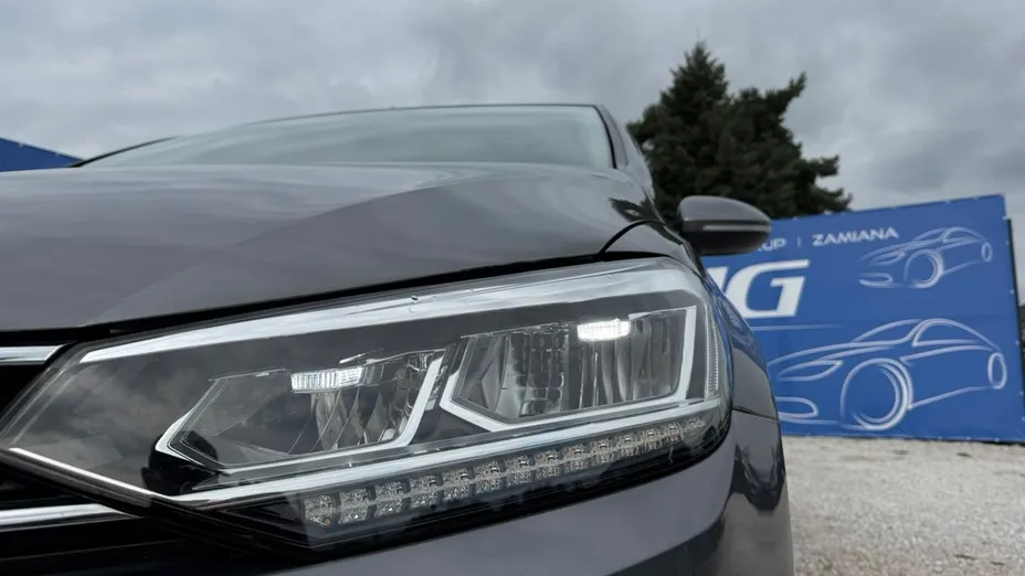 VOLKSWAGEN Touran -
