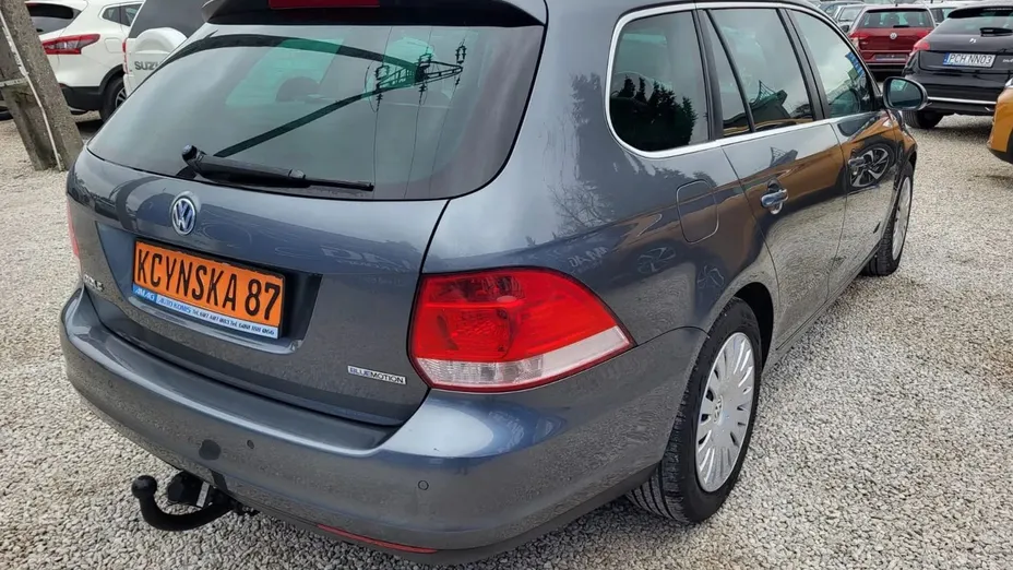 VOLKSWAGEN Golf -