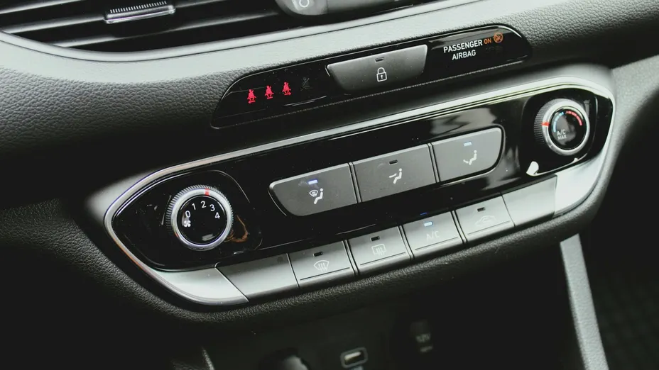 HYUNDAI i30 i30 1.0 T-GDI Modern DCT