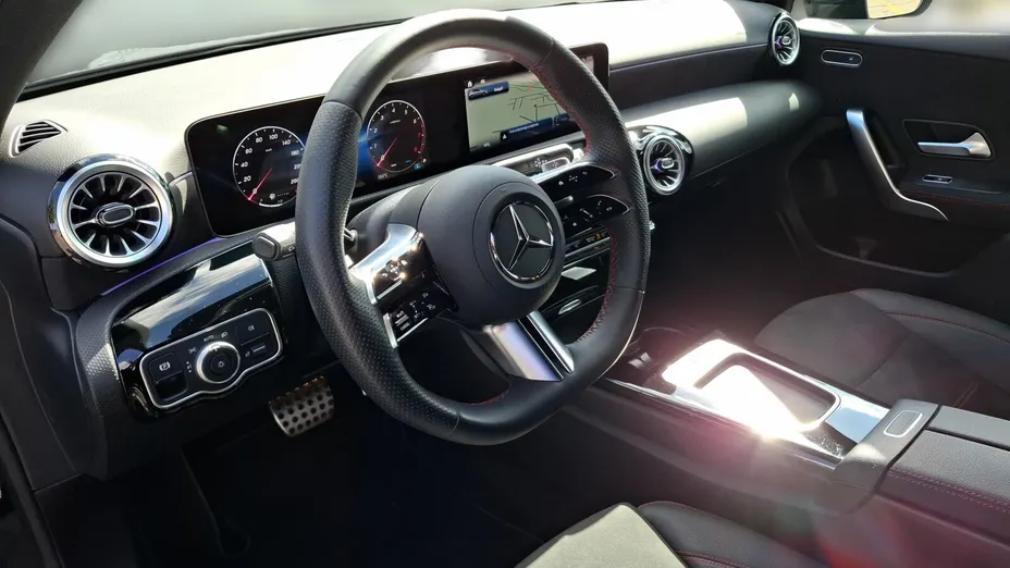 MERCEDES-BENZ A Klasa A 220 4-Matic AMG Line 8G-DCT