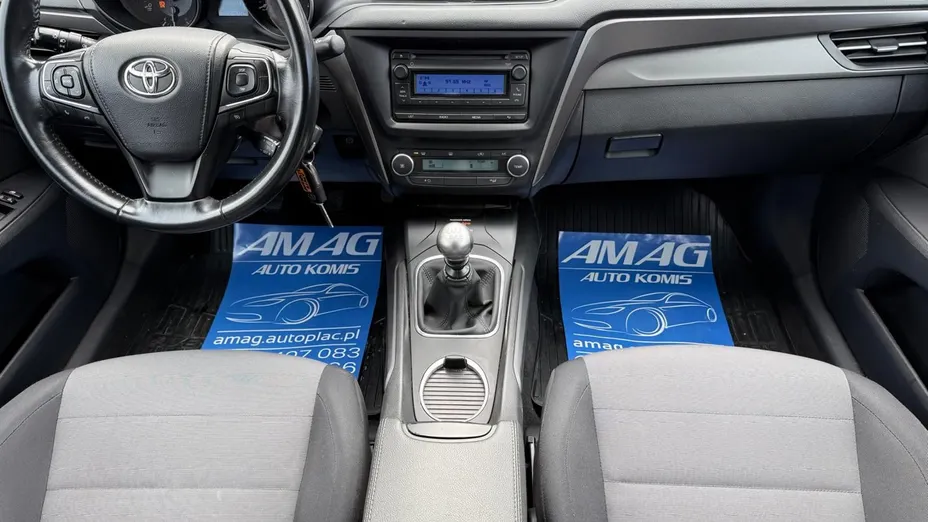 TOYOTA Avensis -