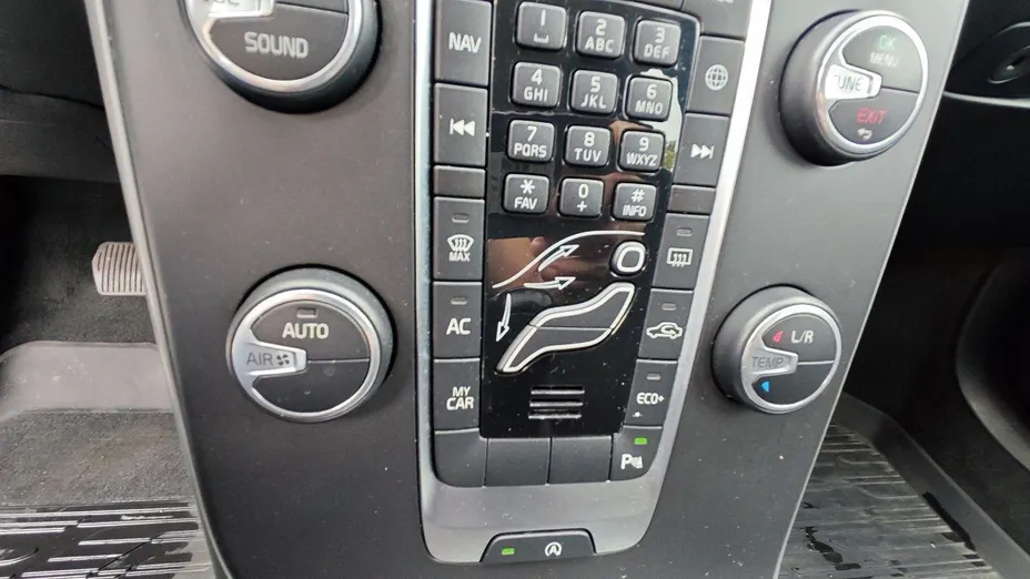 VOLVO V40 V40 D3 Drive-E SCR Momentum aut