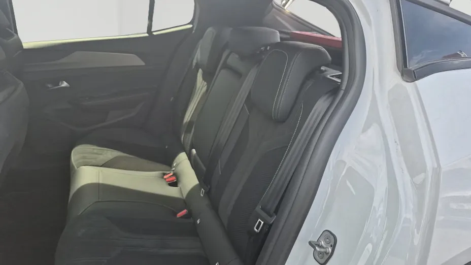 PEUGEOT 408 -