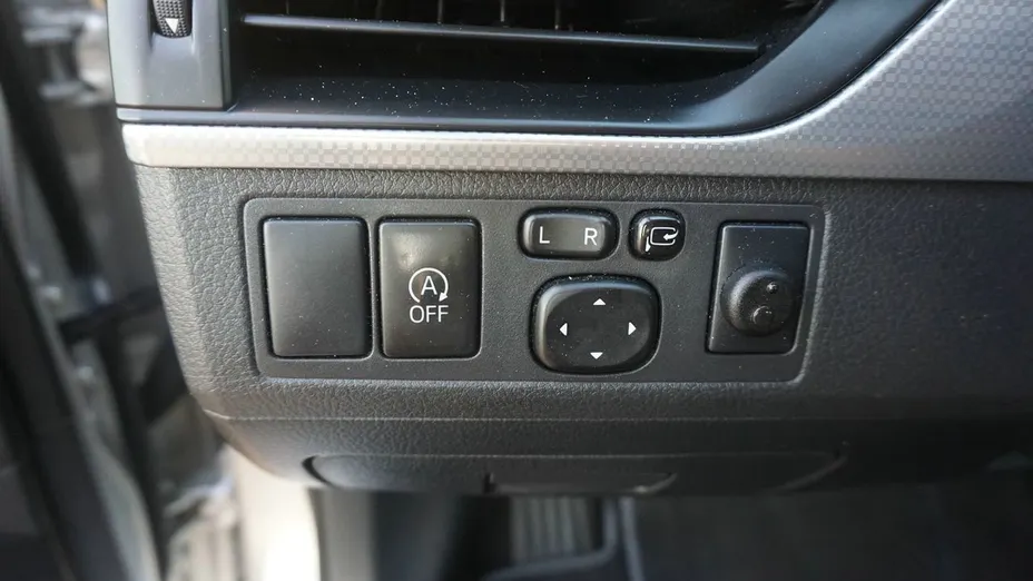 TOYOTA Avensis -