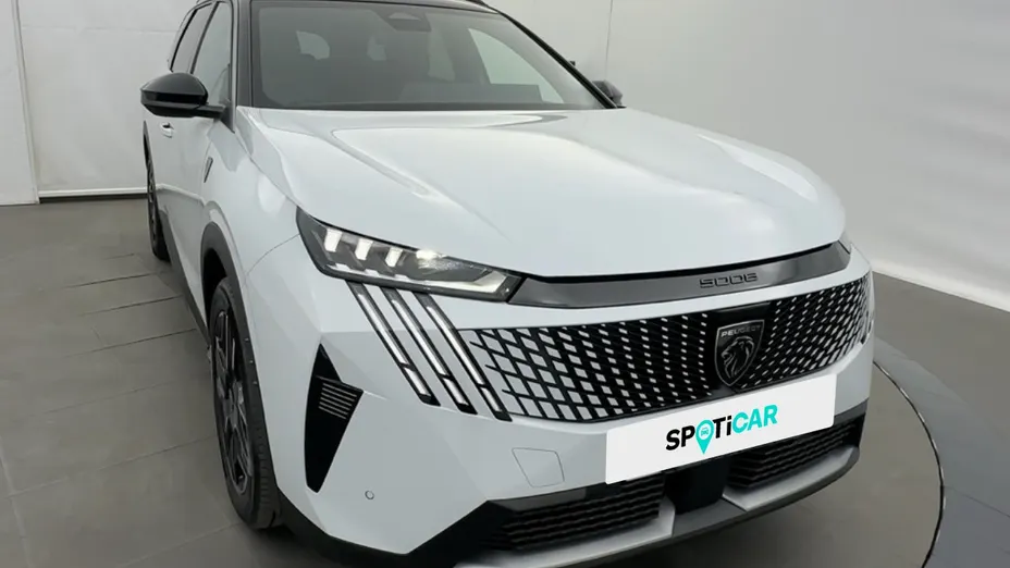 PEUGEOT 5008 -