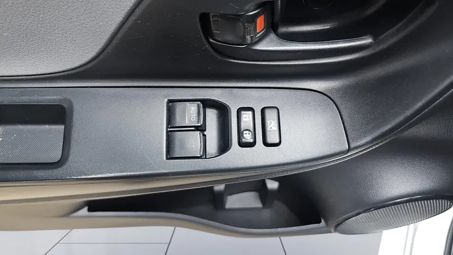 TOYOTA Yaris Yaris 1.5 Active