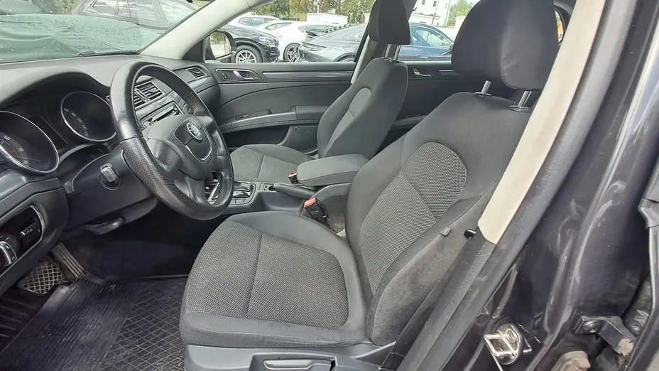 SKODA Superb -