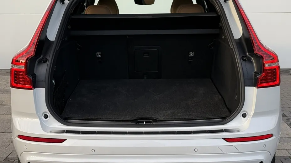 VOLVO XC60 XC60 T6 Plug-In Hybrid AWD Ultra Dark aut