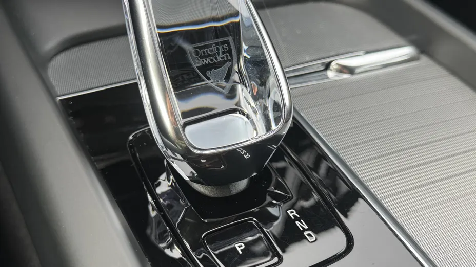 VOLVO XC60 XC60 T6 Plug-In Hybrid AWD Ultra Dark aut