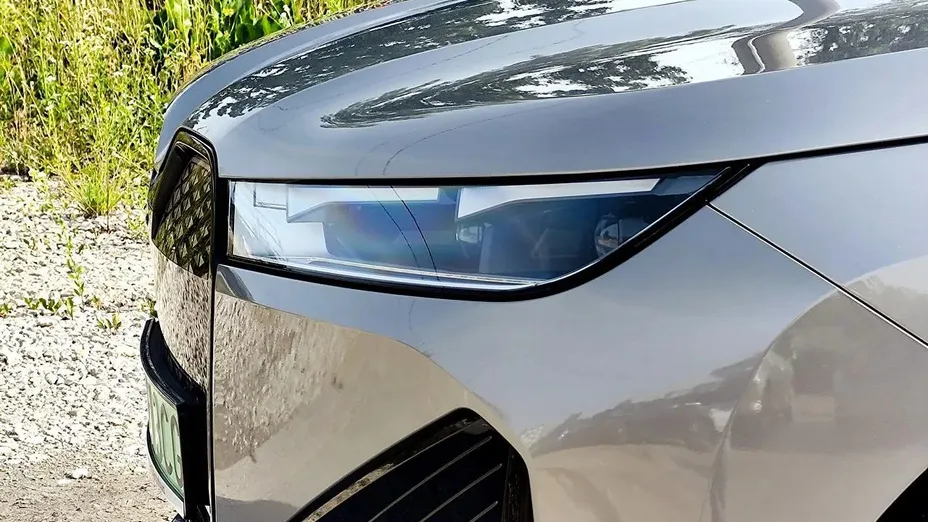 BMW iX iX xDrive40 76.6kWh Signature