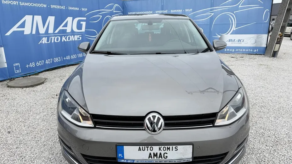 VOLKSWAGEN Golf -