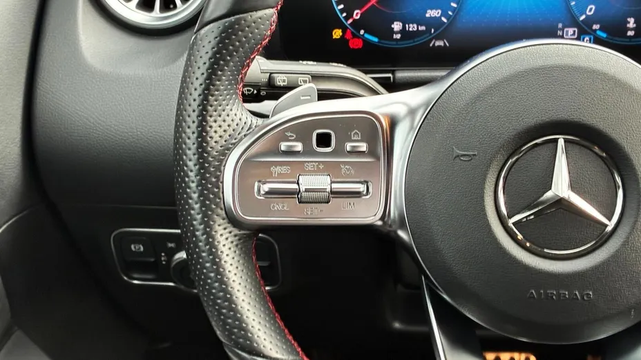 MERCEDES-BENZ GLA -