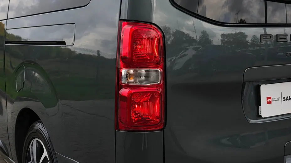 PEUGEOT Traveller Traveller 2.0 BlueHDi Long Business EAT8