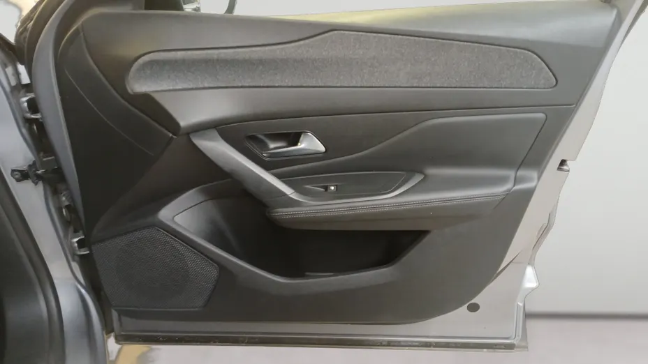PEUGEOT 408 -