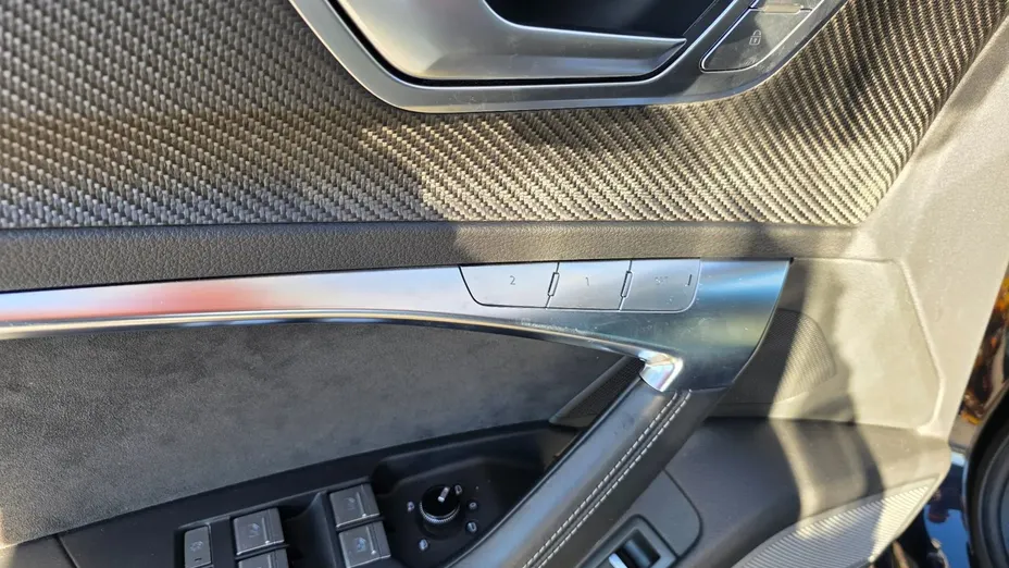 AUDI RS6 -