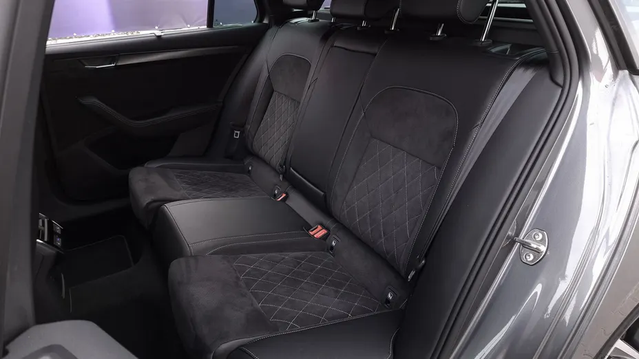 SKODA Superb Superb 2.0 TDI SCR Sportline DSG