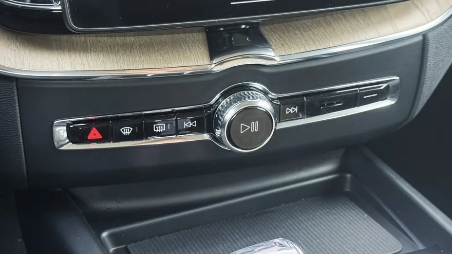 VOLVO XC60 XC60 B5 B AWD Plus Dark aut