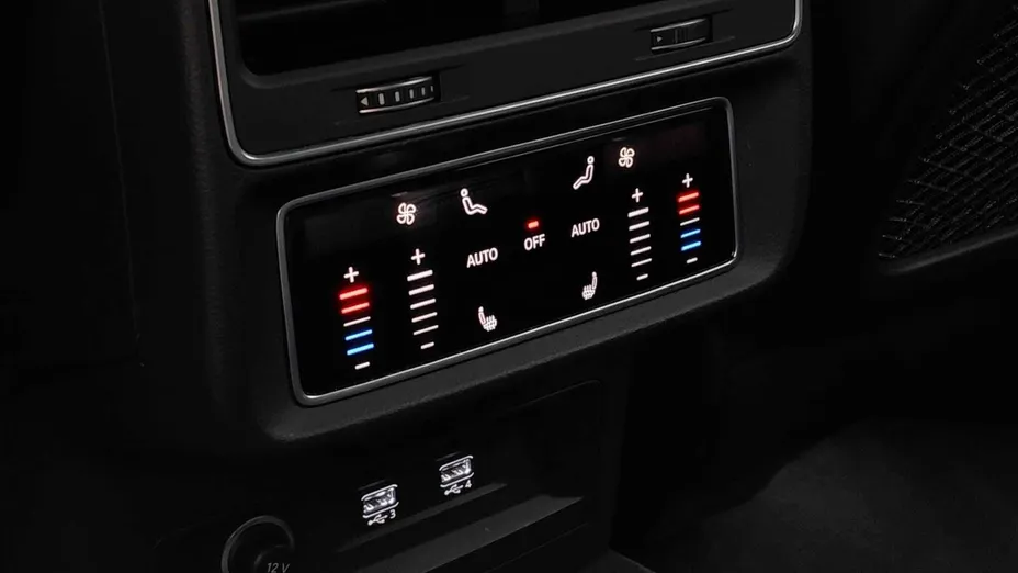 AUDI Q8 -