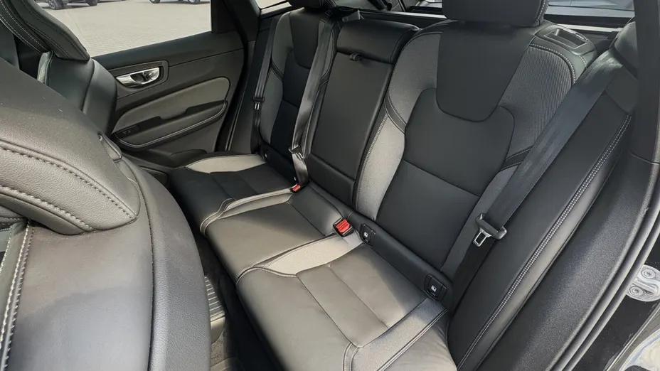 VOLVO XC60 XC60 T8 Plug-In Hybrid AWD Ultra Black Edition aut