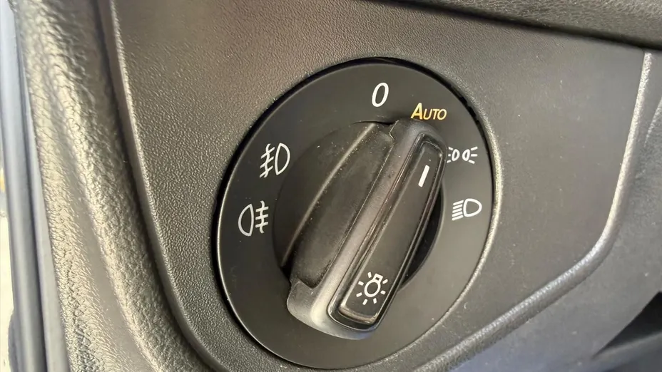VOLKSWAGEN Polo -