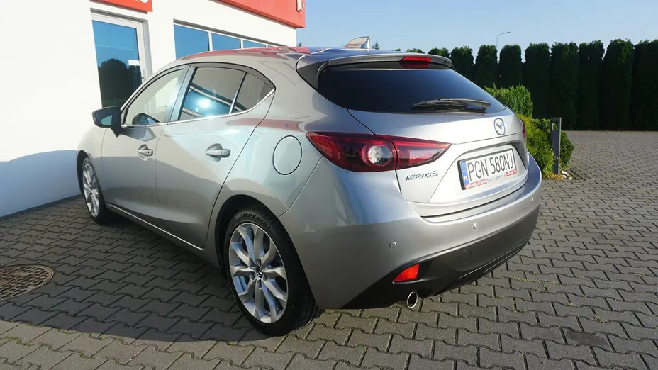 MAZDA 3 -