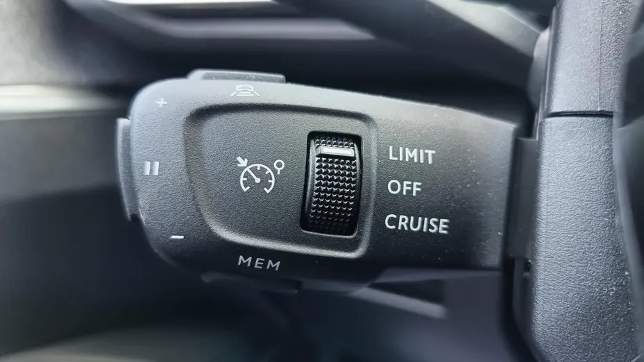 PEUGEOT 3008 -