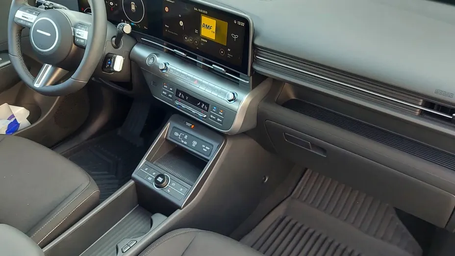 HYUNDAI Kona -