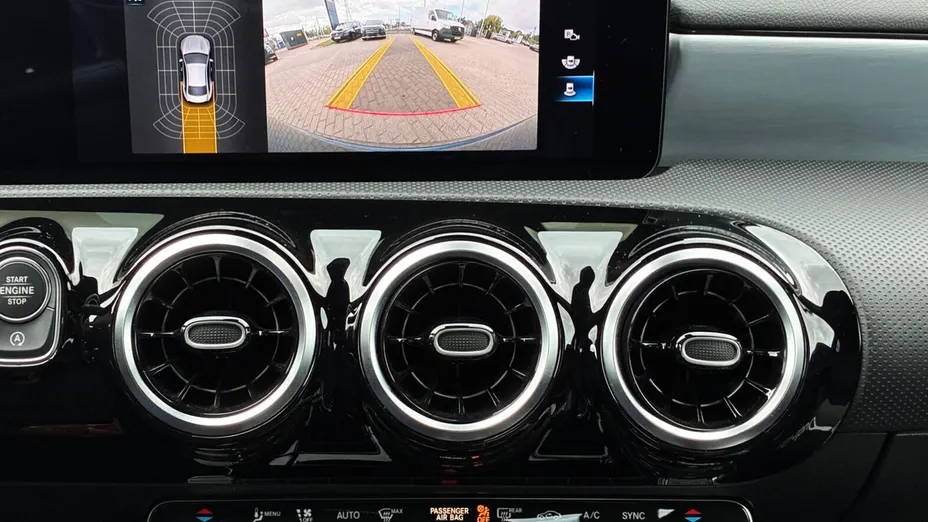 MERCEDES-BENZ CLA CLA 180 7G-DCT