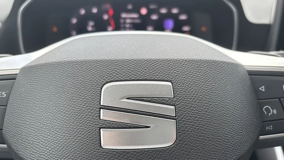 SEAT Leon Leon 1.5 eTSI FR DSG