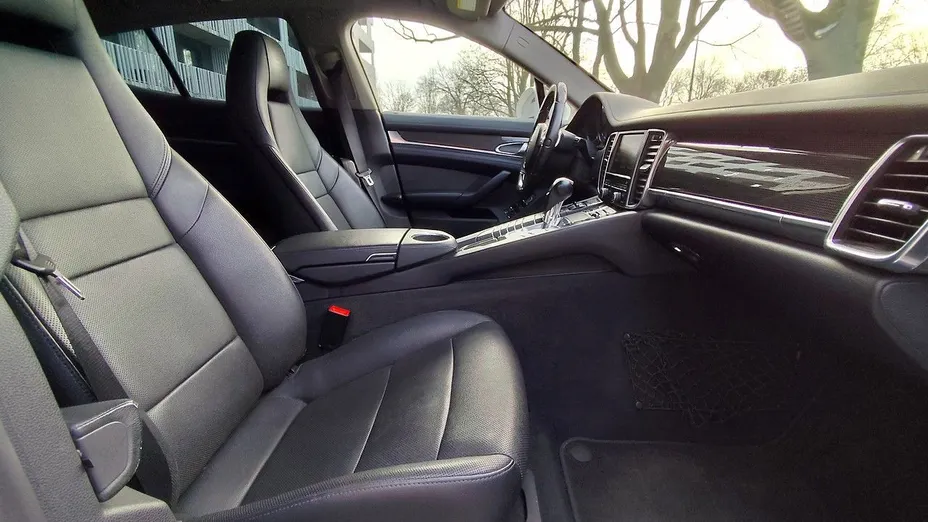 PORSCHE Panamera -