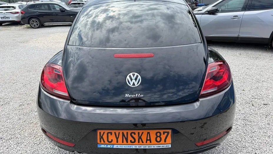 VOLKSWAGEN Beetle -