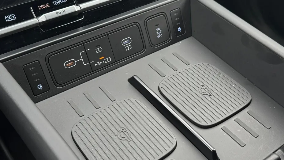 HYUNDAI Santa Fe Santa Fe 1.6 T-GDI HEV Calligraphy 4WD aut 6os.