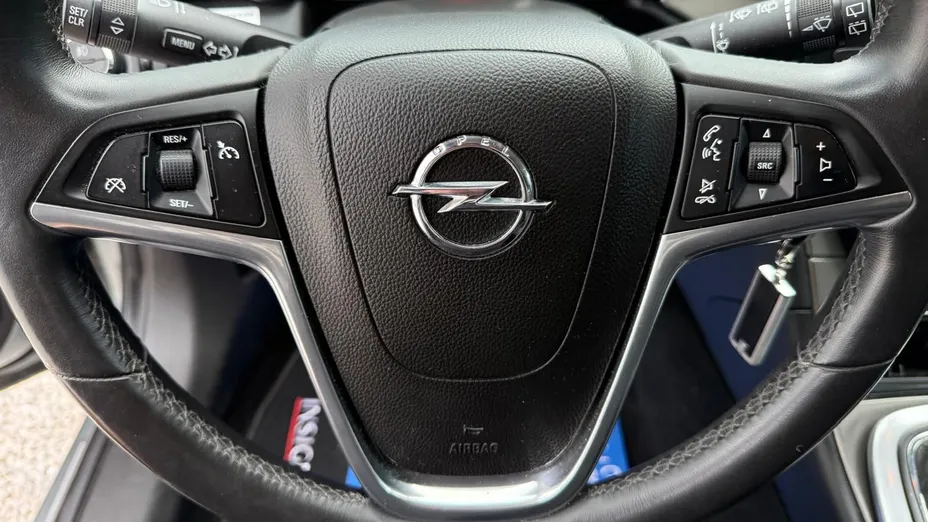 OPEL Insignia -