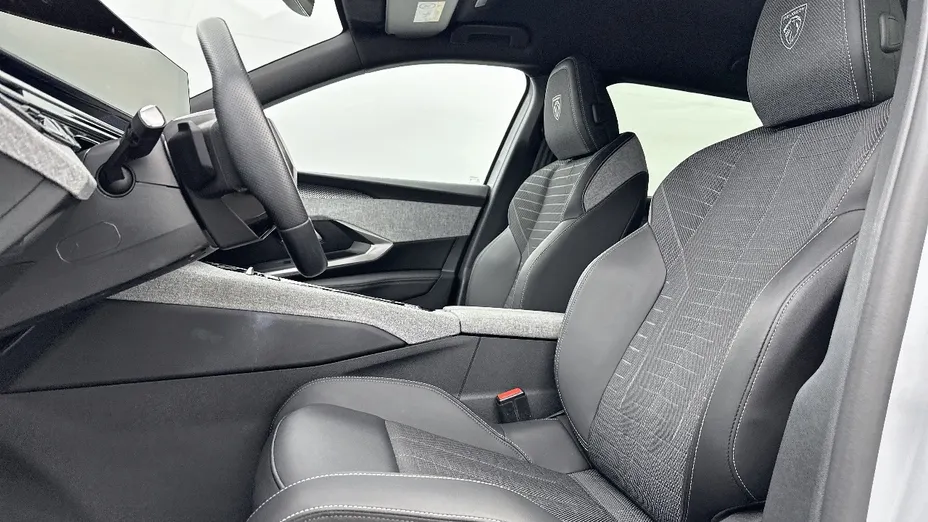 PEUGEOT 5008 -