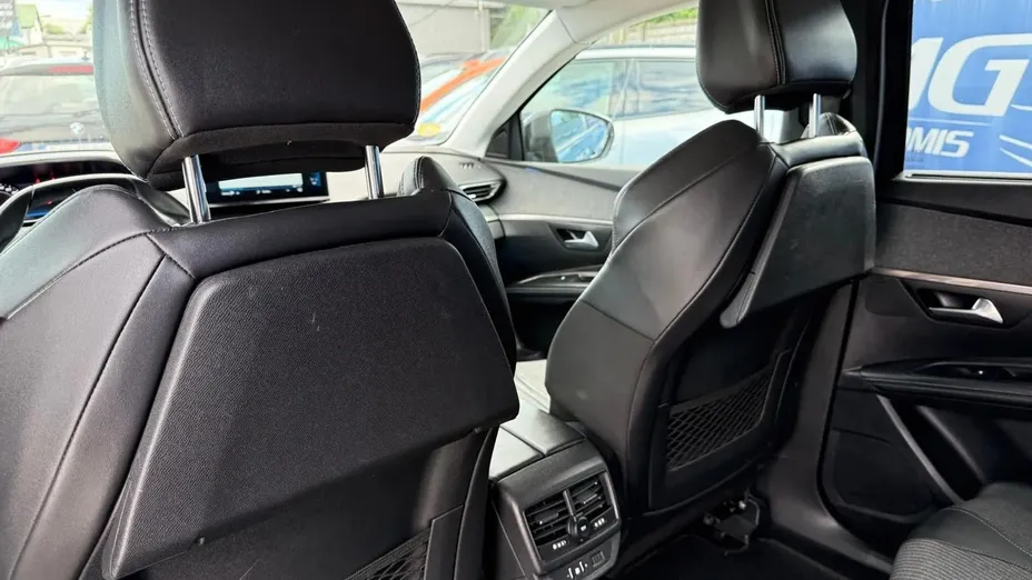 PEUGEOT 5008 -