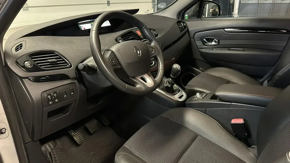 RENAULT Scenic Megane Scenic 1.9 dCi RT