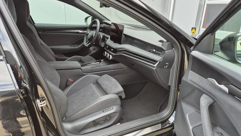 SKODA Superb Superb 2.0 TDI SCR 4x4 Sportline DSG