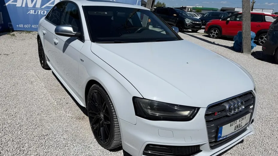 AUDI S4 -