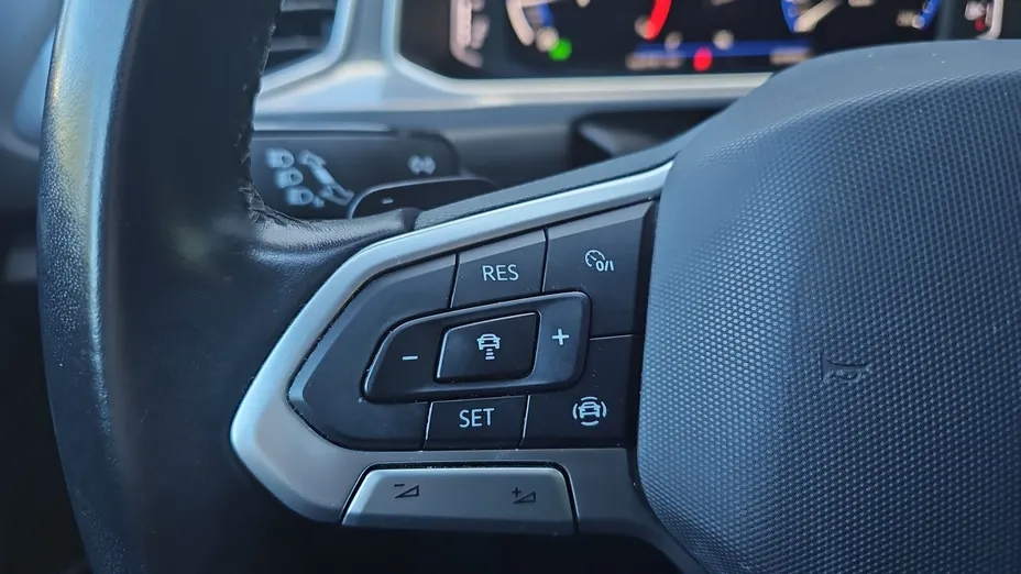 VOLKSWAGEN T-ROC -